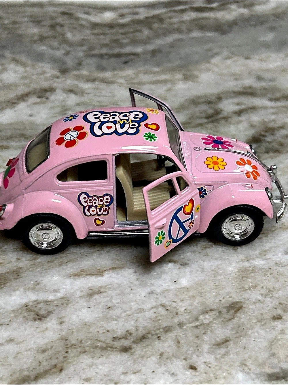 Volkswagen Classic Beetle (1967) ) Pink Classic Beetle Die-Cast Car kinsmart 1/3